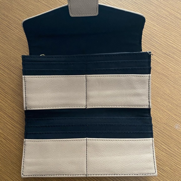 Olivia + Joy wallet - Picture 5 of 6